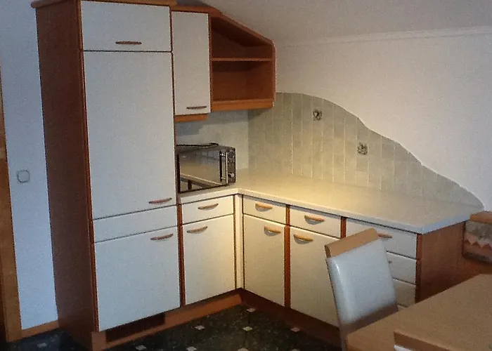 Gia 恩斯塔尔豪斯